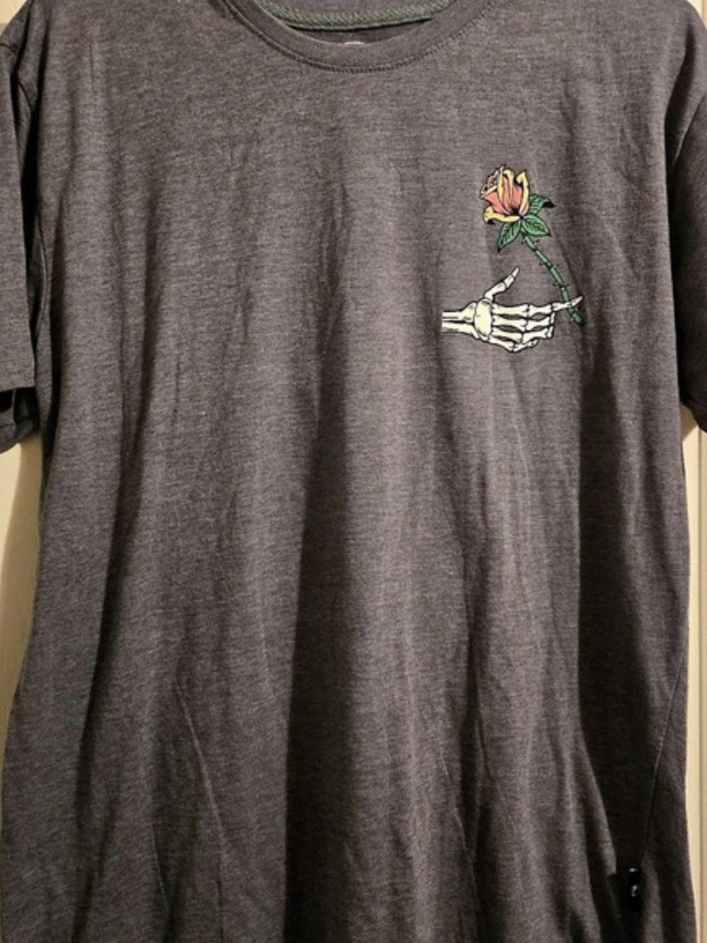 Short Sleeve Skeleton Graphic Tee in Gray Size Large